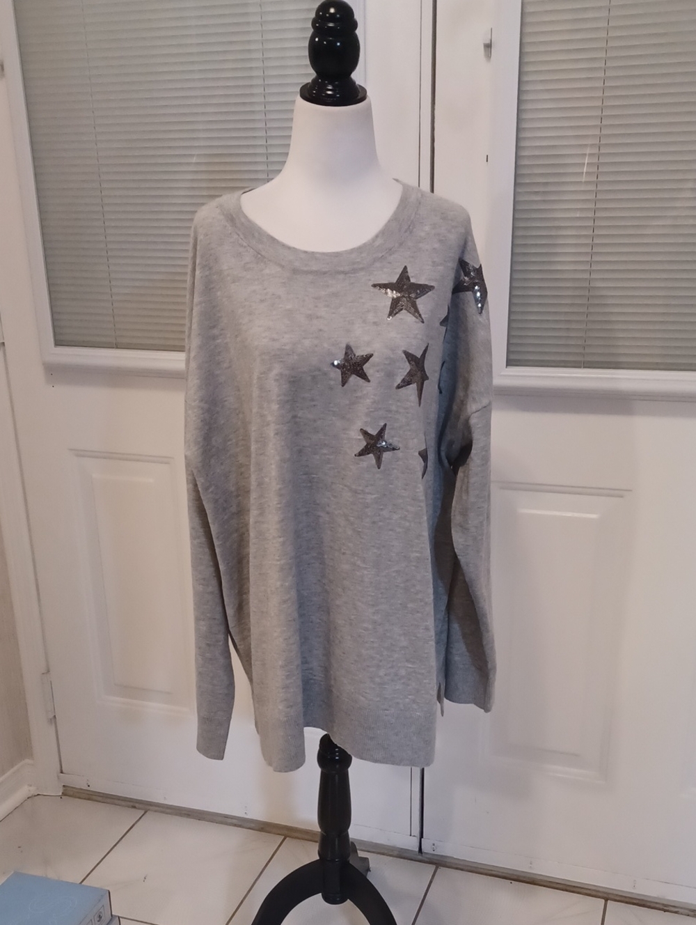 4/$80 Super Soft Torrid Grey Star Sequin Sweater - Size 2 (US18)
